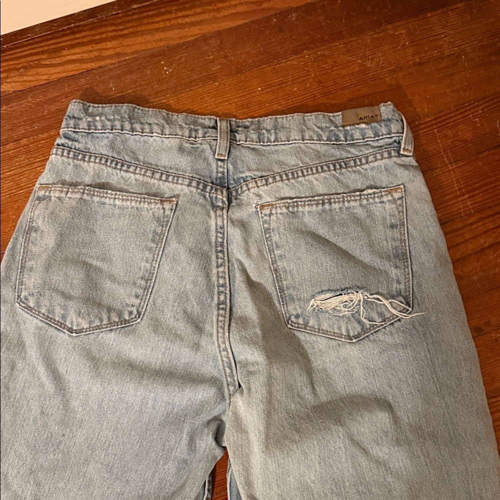 Ariat Women’s Tomboy Straight leg jean super distressed Size 29R (waist) - Picture 5 of 9